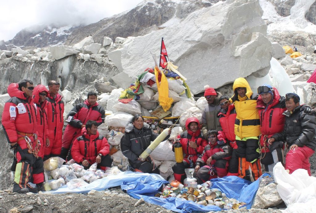 Mount Everest Turning Into World S Highest Garbage Dump OMG Nepal   2 5 1024x691 