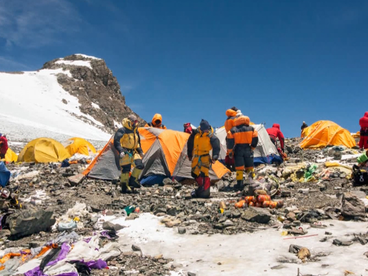 Mount Everest Turning Into World S Highest Garbage Dump OMG Nepal   4 3 