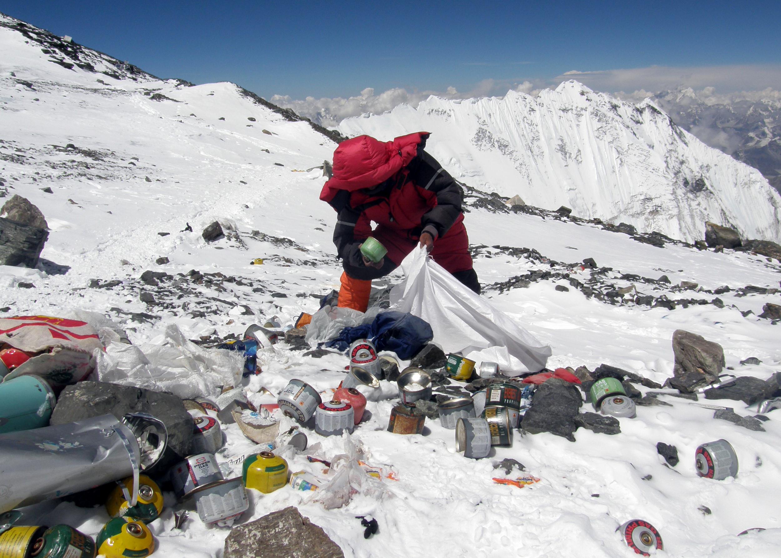 Mount Everest Turning Into World S Highest Garbage Dump OMG Nepal   Featyre 2 