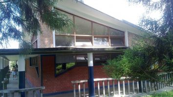 Classroom building surrounded by trees at Laboratory School.