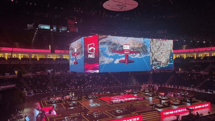 Large screens and spectators at a PUBG Mobile tournament in Istanbul.