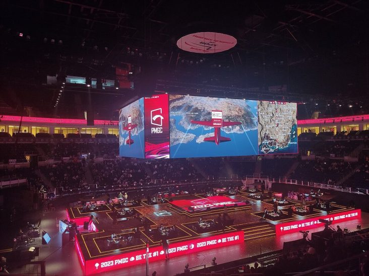 Large screens and spectators at a PUBG Mobile tournament in Istanbul.