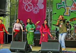 Amrit Gurung singing on stage at the 2006 World Village festival.