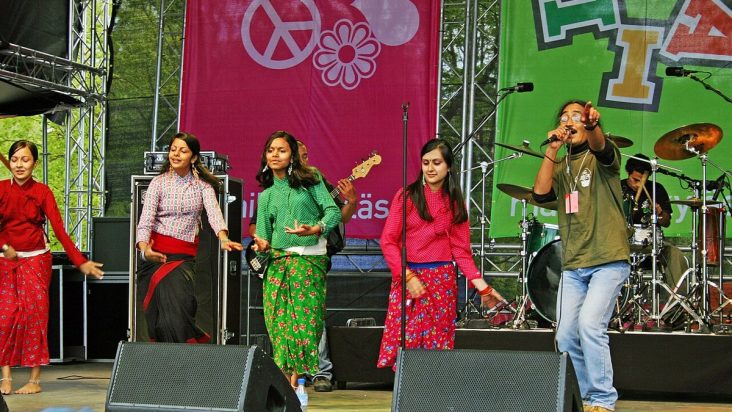 Amrit Gurung singing on stage at the 2006 World Village festival.