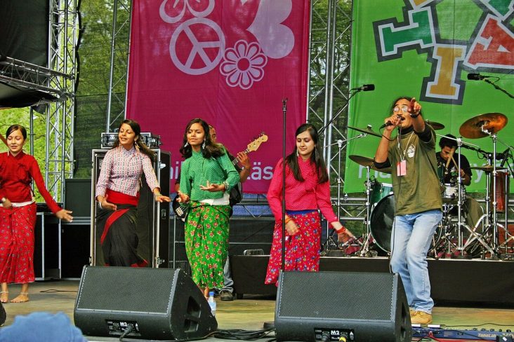 Amrit Gurung singing on stage at the 2006 World Village festival.